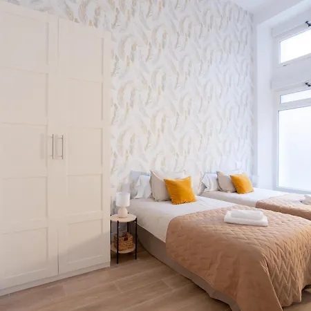 Apartment Homely Ii